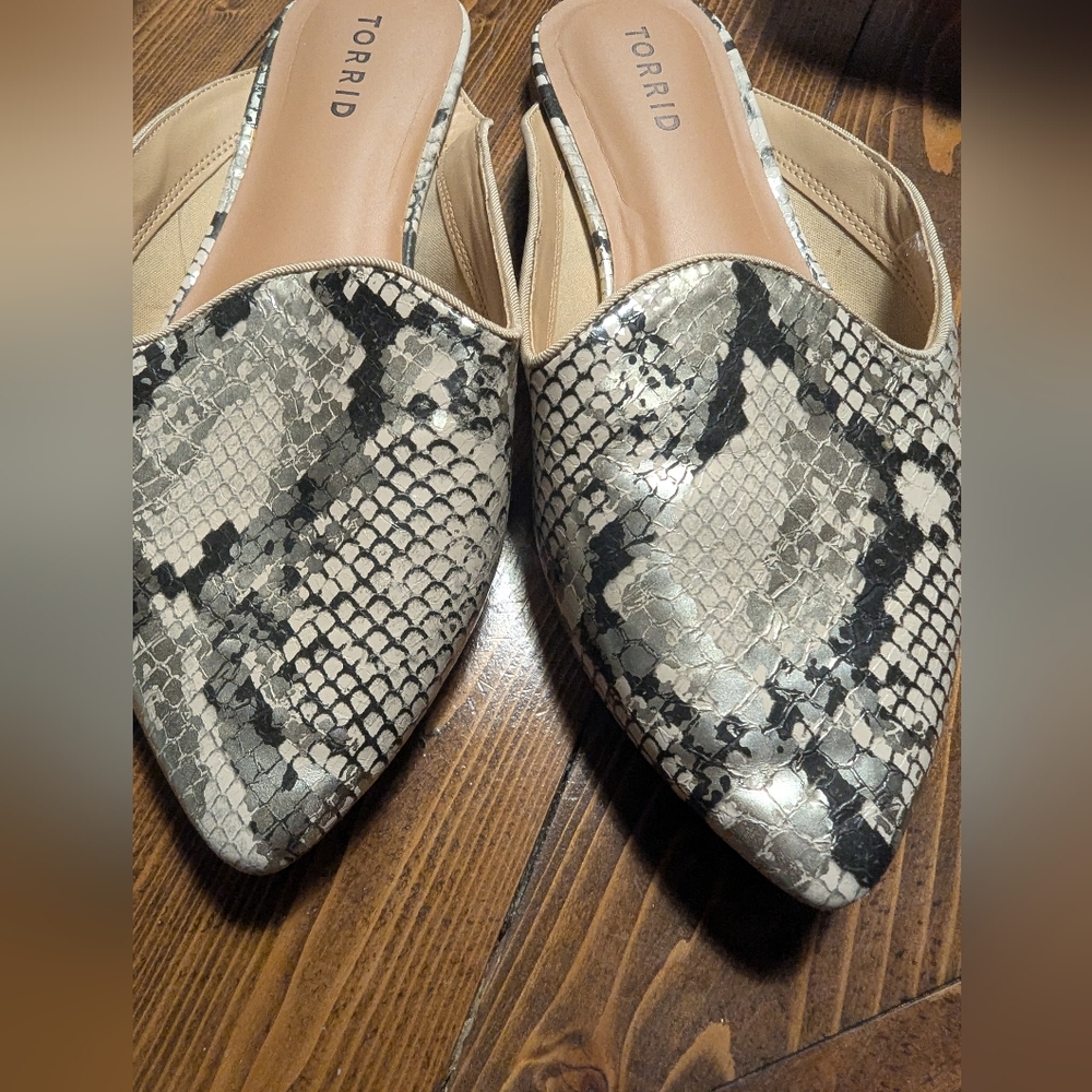 Torrid Black and Gray Snakeskin Flats